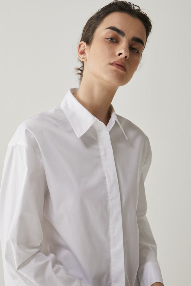 Basic button shirt in off White