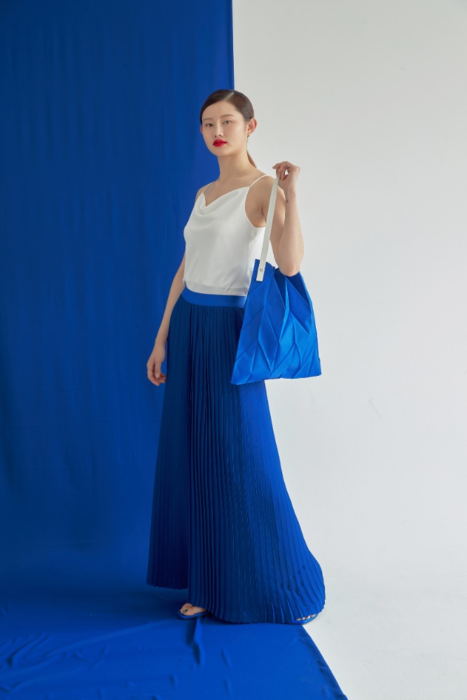 POLY PLEATS COOL BAG IN BLUE