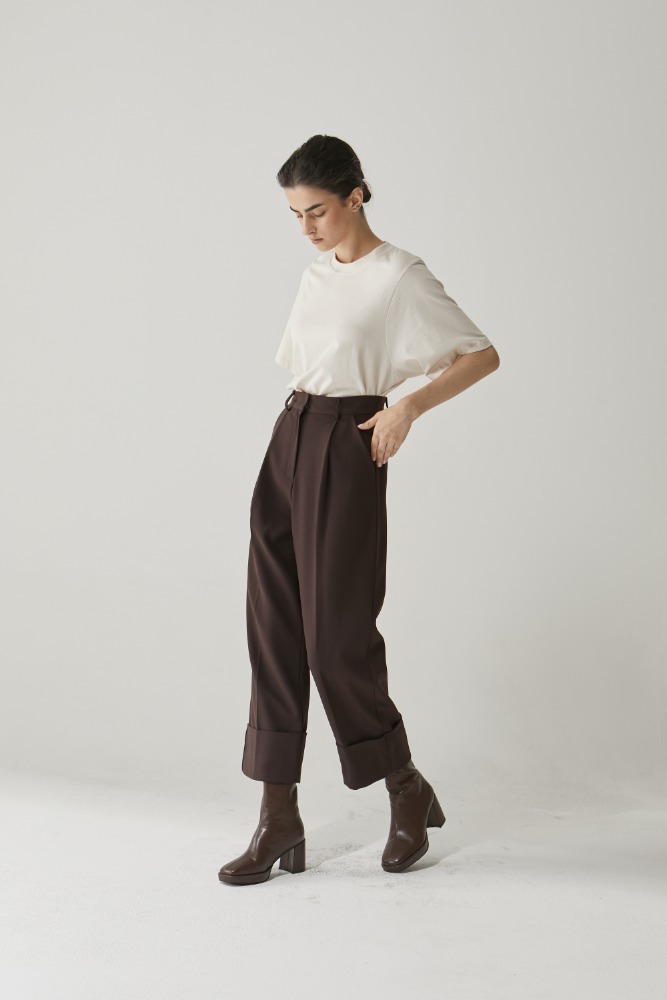 Turnup pants in Brown